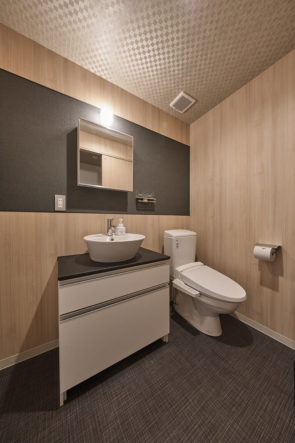 Combined shower/tub, free toiletries, hair dryer, slippers