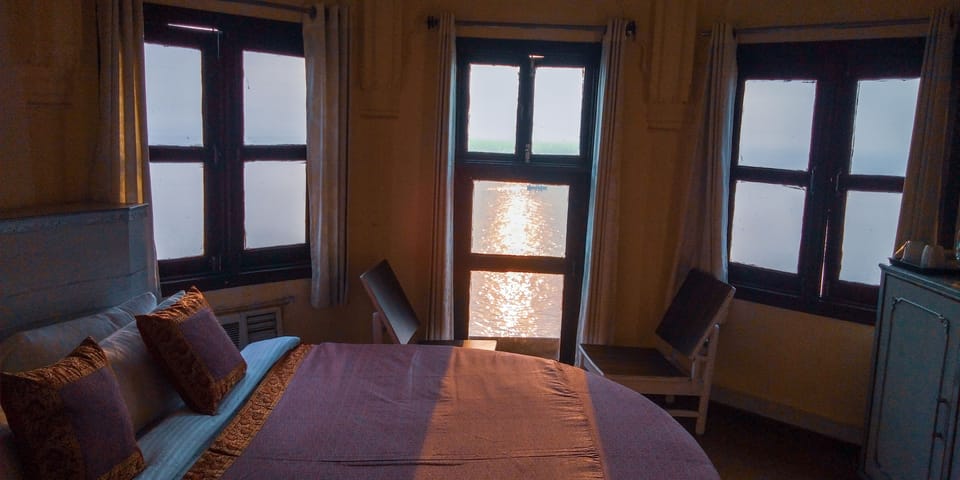 Kashi Suite | Premium bedding, iron/ironing board, rollaway beds, free WiFi
