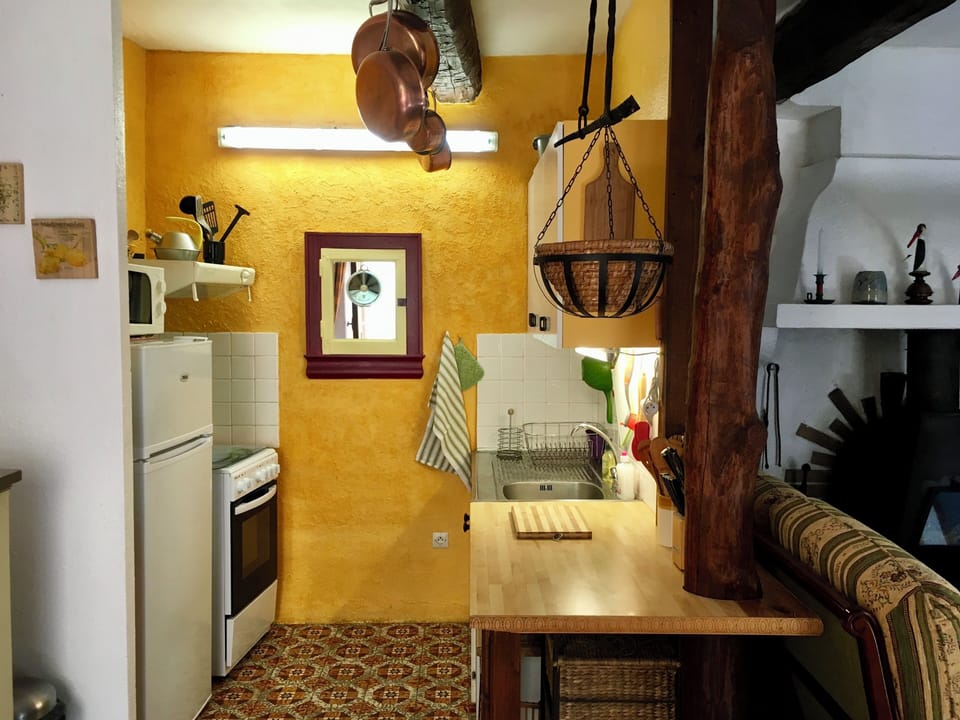 Fully equipped kitchen ~ a treat for the chef
