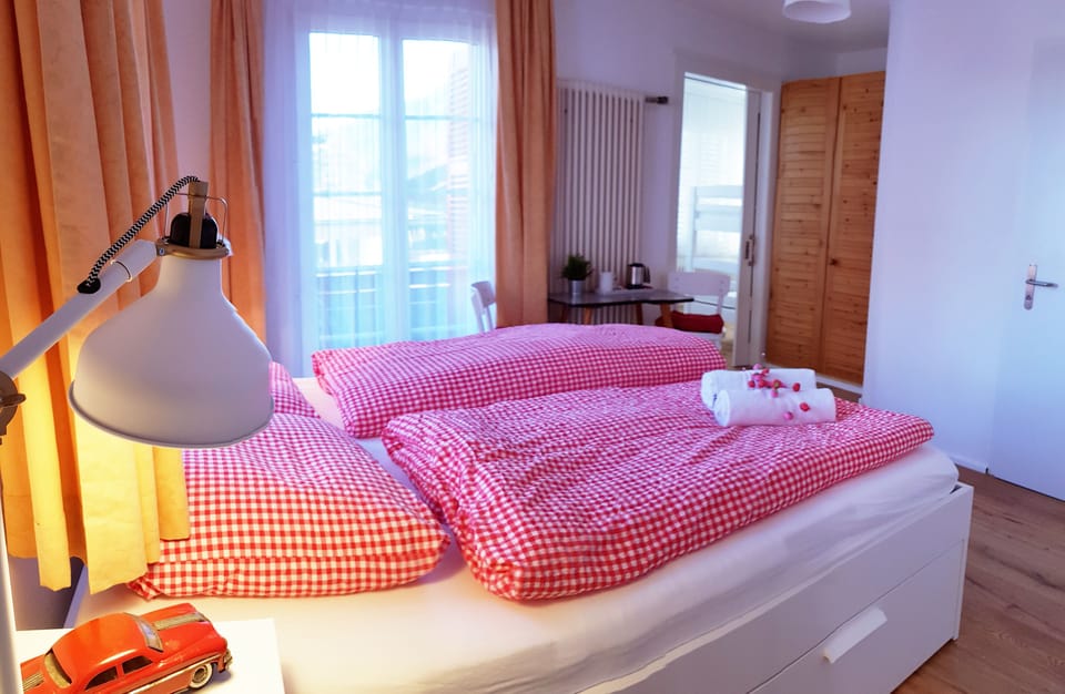 Panoramic Quadruple Room, Mountain View | Hypo-allergenic bedding, free WiFi, bed sheets