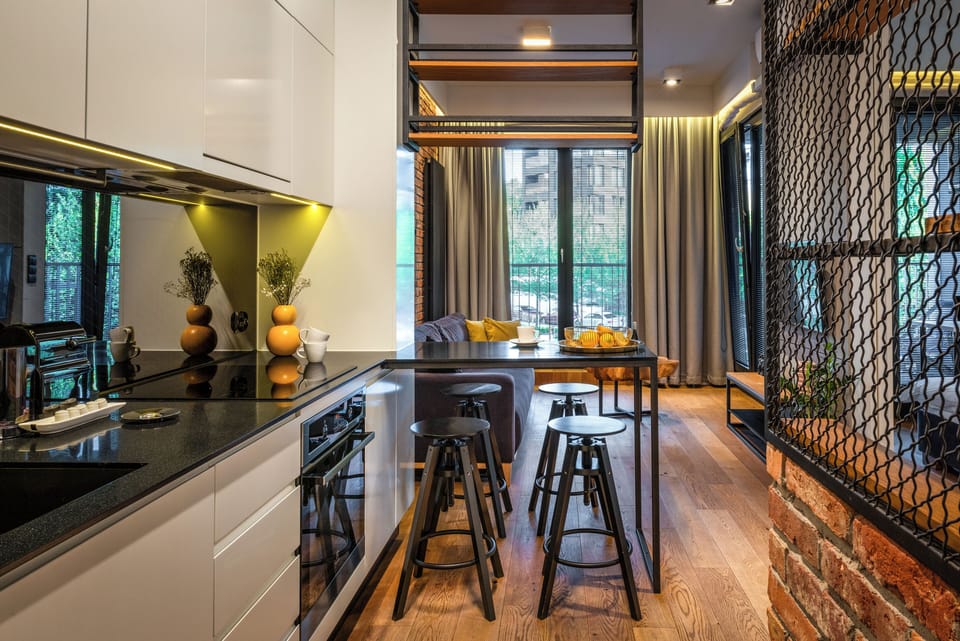Elite Apartment, Air conditioning, Courtyard View | In-room dining