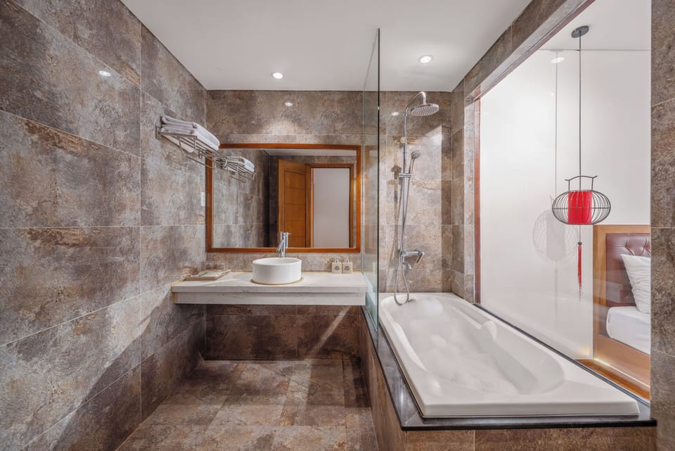 Deluxe Family Room | Bathroom | Free toiletries, hair dryer, slippers, towels