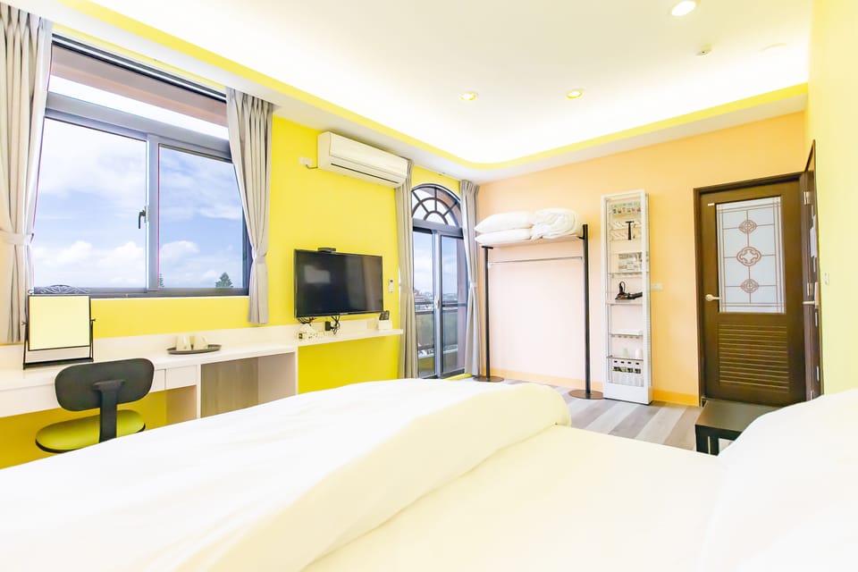 Deluxe Double Room, Ocean View | Desk, blackout drapes, soundproofing, rollaway beds