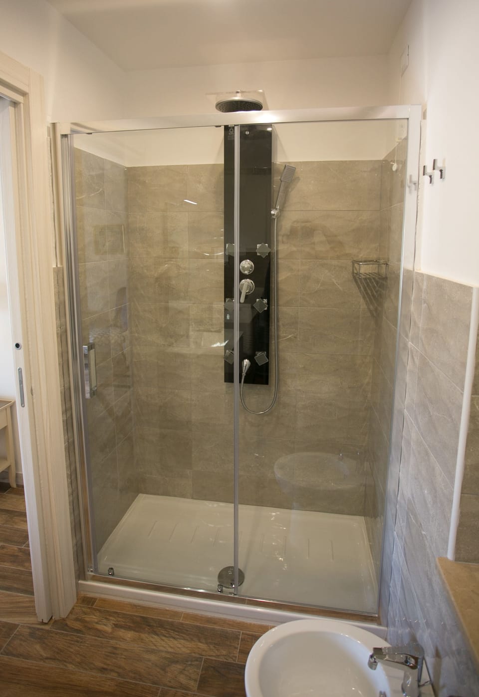 Standard Double Room, Terrace, Sea View (Duca Roberto Il Guiscardo) | Bathroom | Shower, rainfall showerhead, free toiletries, hair dryer