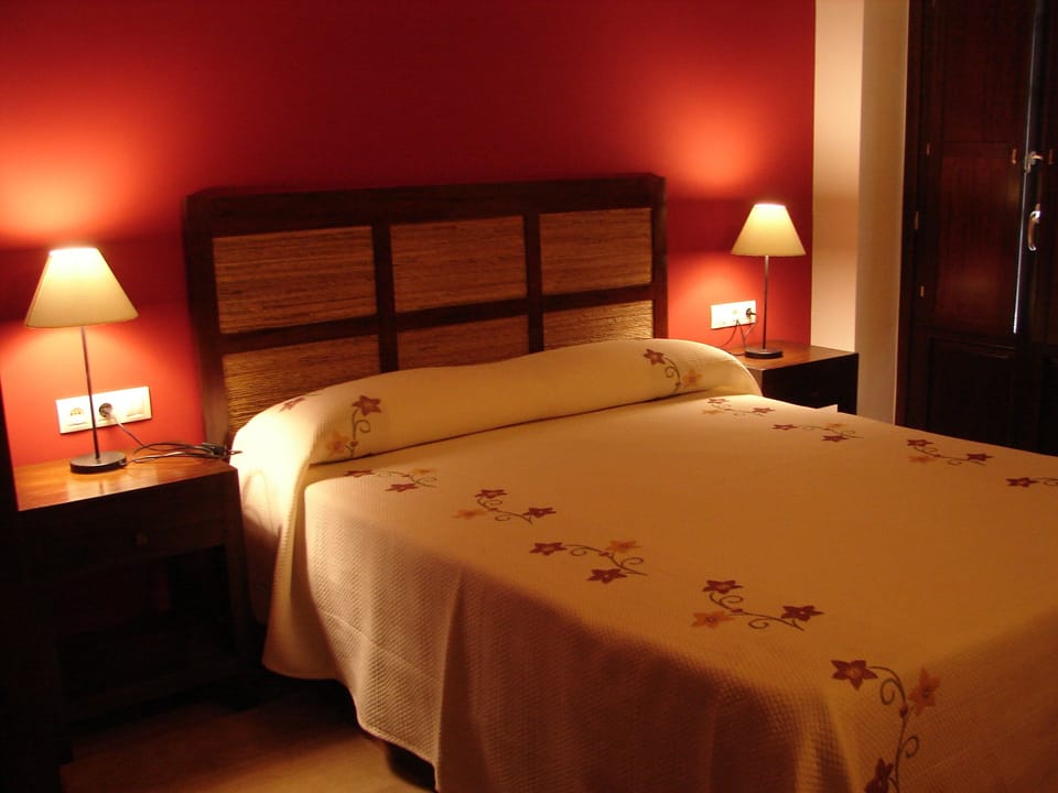 Double Room (Gorostia) | Desk, free cribs/infant beds, rollaway beds, free WiFi