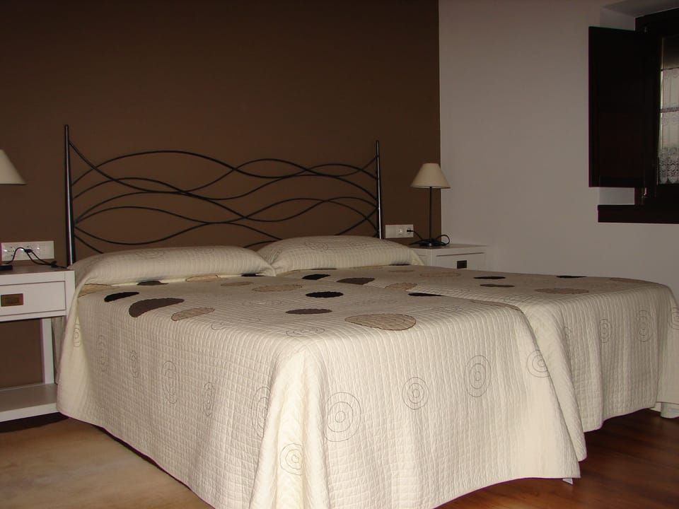 Twin Room (Mihura) | Desk, free cribs/infant beds, rollaway beds, free WiFi