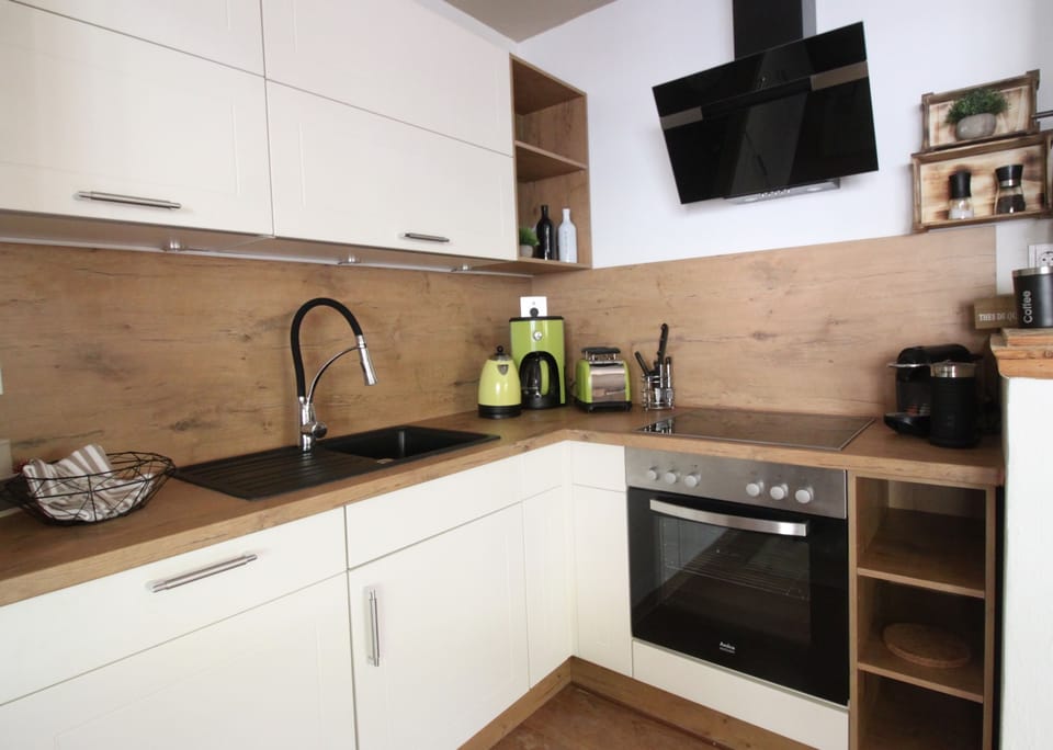 Apartment, 2 Bedrooms, Ground Floor | Private kitchen | Full-size fridge, oven, stovetop, coffee/tea maker