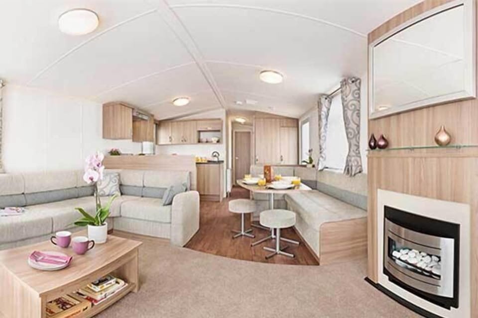 Comfort Caravan 2 | Living area | Flat-screen TV, fireplace