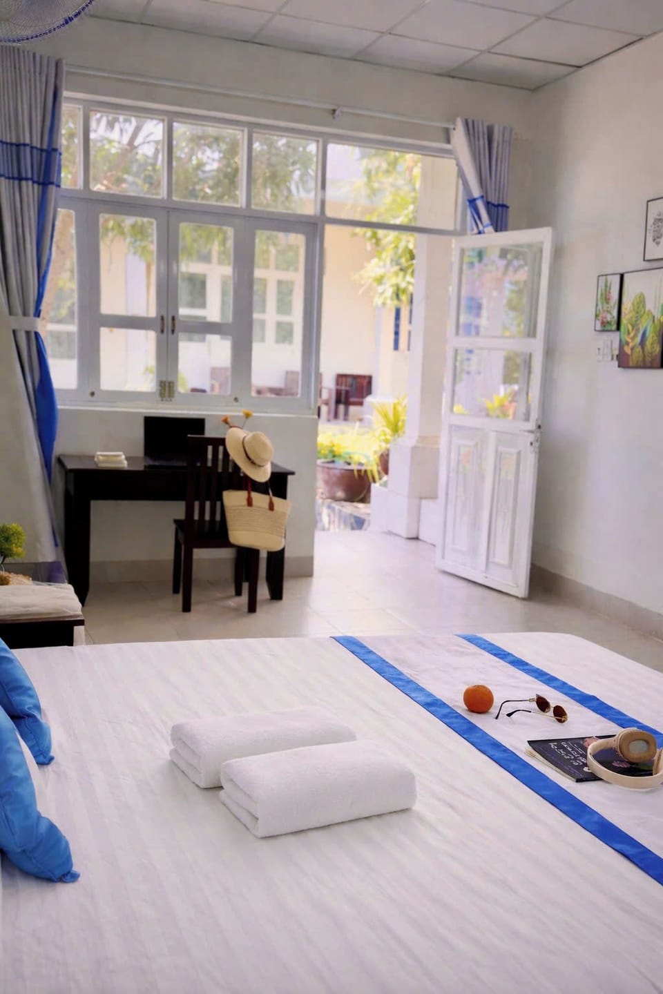 Standard Room | In-room safe, desk, free WiFi, bed sheets