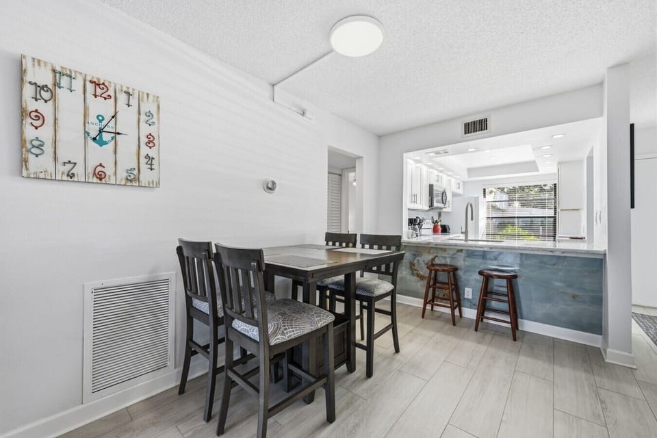 13-web-or-mls-6177 Sun Blvd #103-16