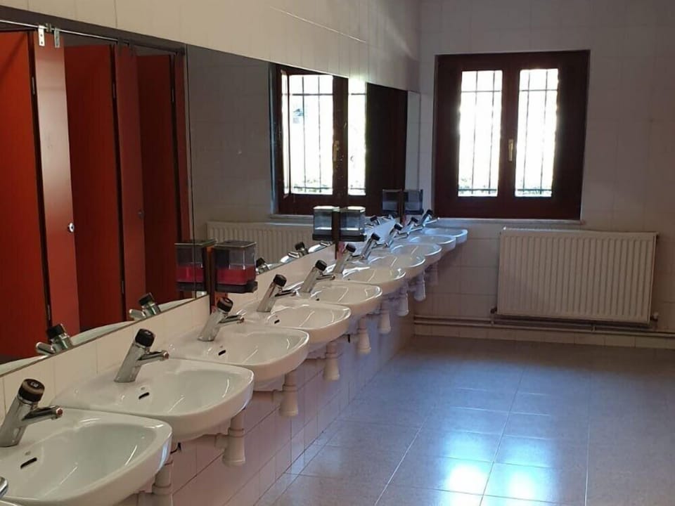 Shared Dormitory (1 bed in a 6-Bed Dormitory Room) | Bathroom | Shower, towels