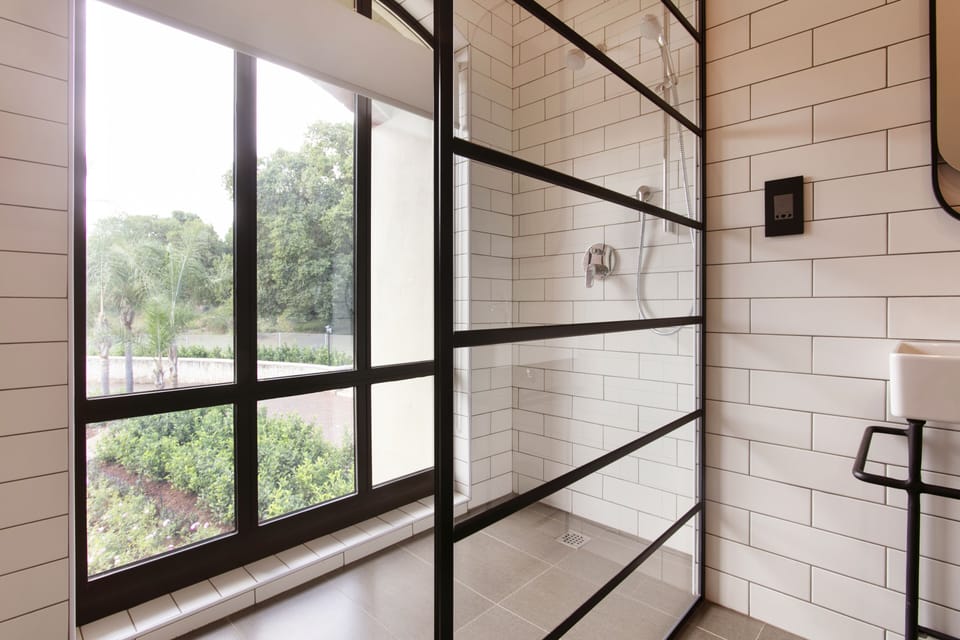 Superior Double Room, Garden View | Bathroom | Free toiletries, hair dryer, bathrobes, slippers