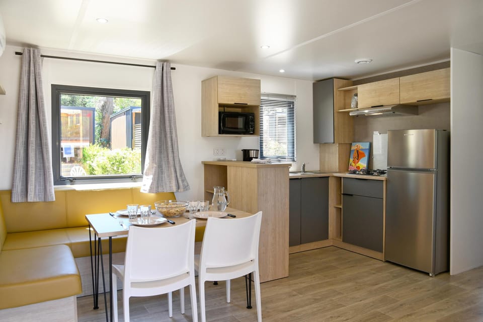 Full-size fridge, microwave, stovetop, electric kettle