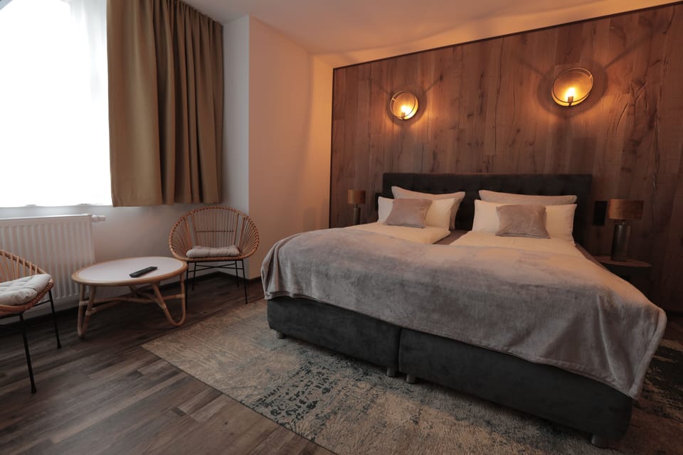 Comfort Double Room | In-room safe, desk, blackout drapes, soundproofing