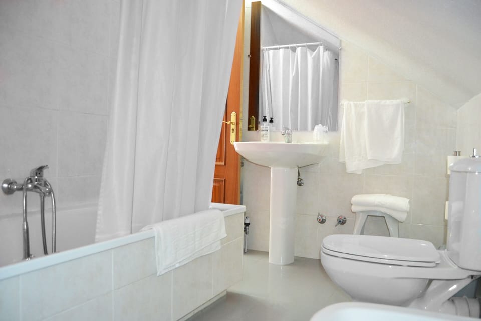 Bathtub, deep soaking tub, free toiletries, bidet