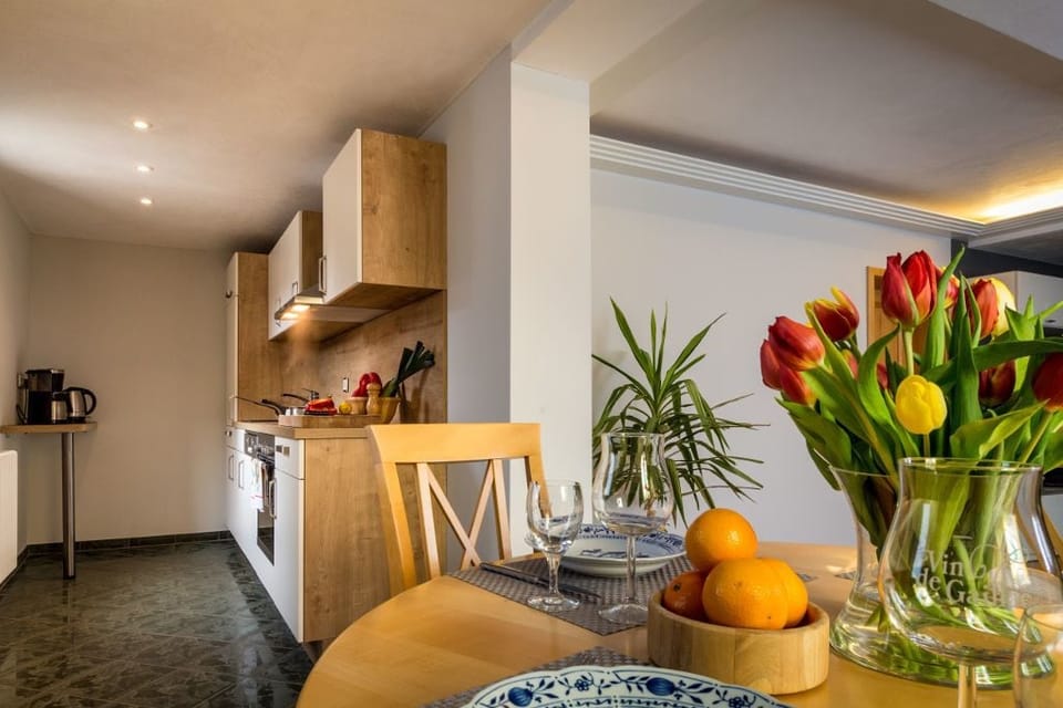 House, 2 Bedrooms (2 Etagen) | Private kitchen | Full-size fridge, microwave, oven, stovetop