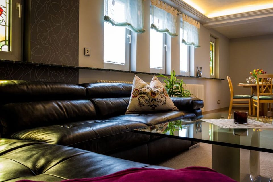 House, 2 Bedrooms (2 Etagen) | Living area | Flat-screen TV
