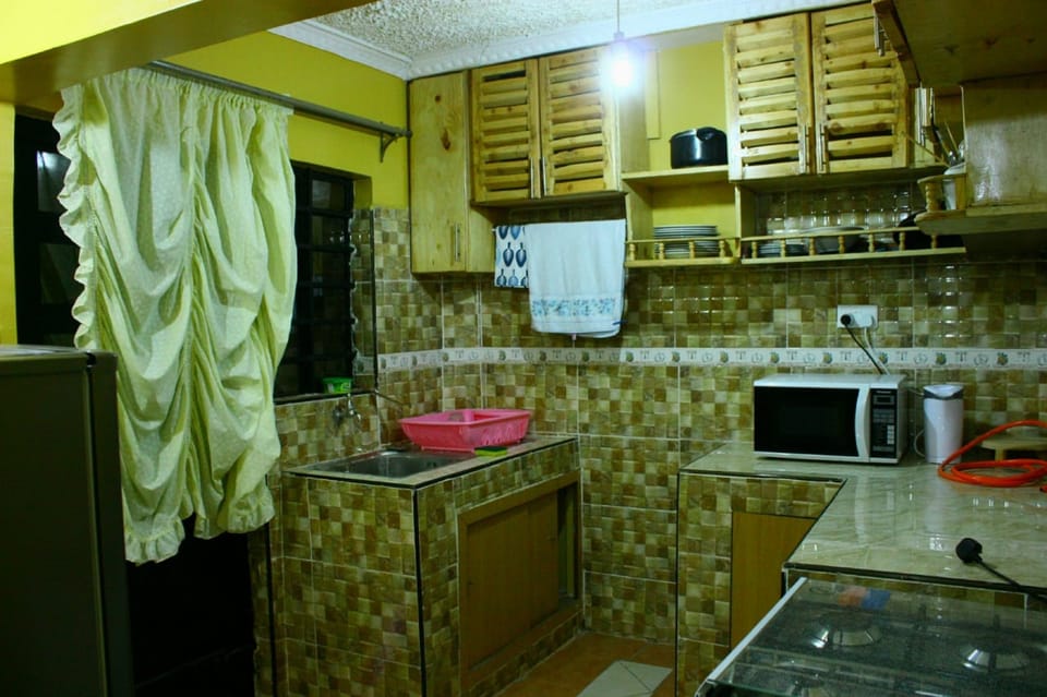 Apartment, 2 Bedrooms | Private kitchen | Fridge, microwave, oven, stovetop