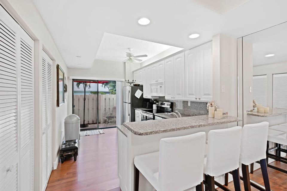 Bar Seating near kitchen