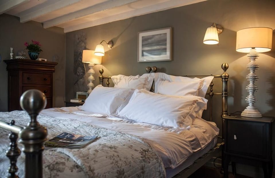 Superior Double Room, Ensuite | 1 bedroom, iron/ironing board, free WiFi, bed sheets