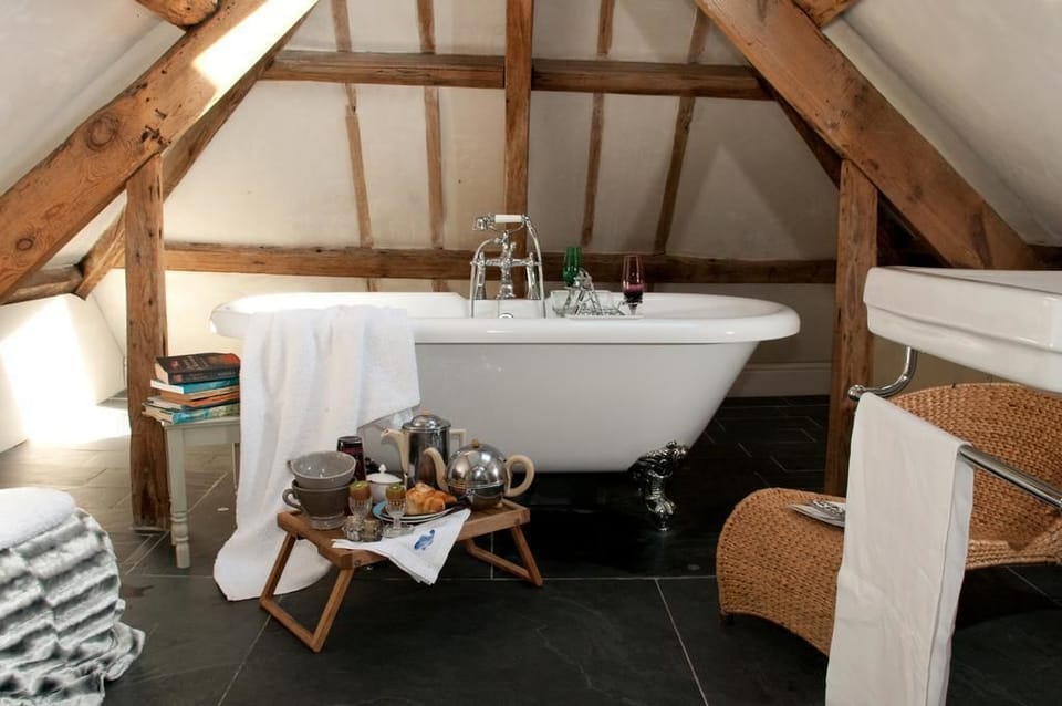 Superior Double Room, Ensuite | 1 bedroom, iron/ironing board, free WiFi, bed sheets