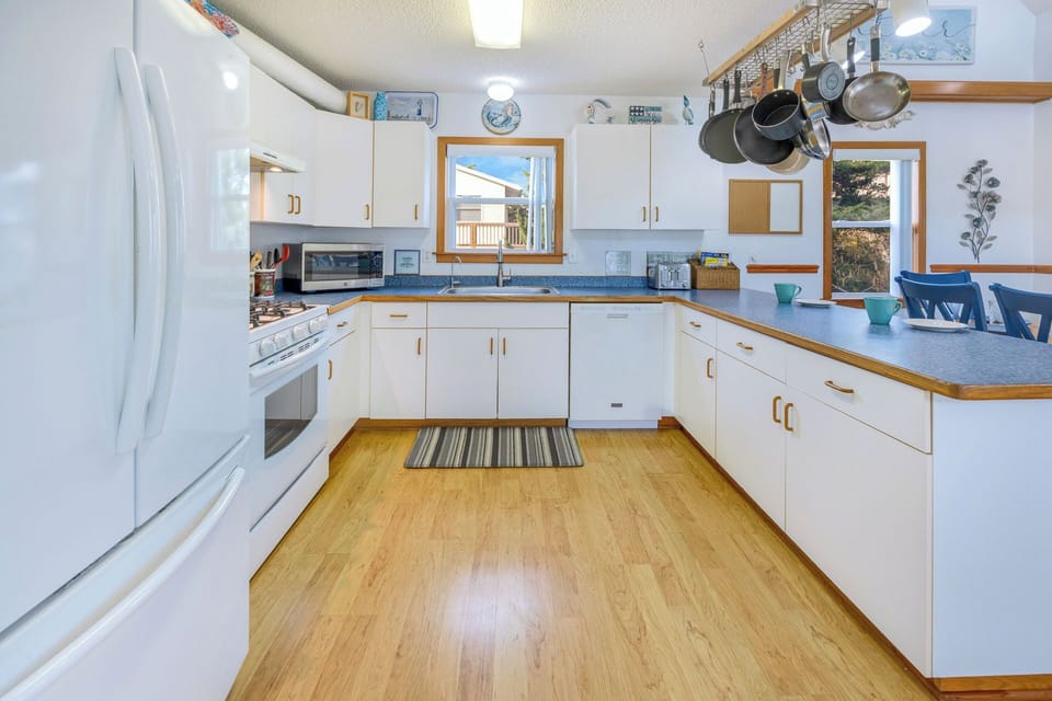Surf or Sound Realty - 880 - Island Girl - Kitchen -1