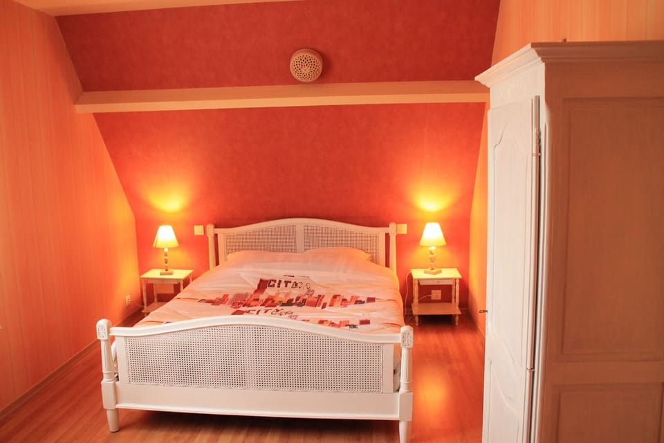 Suite, 2 Bedrooms | Iron/ironing board, free cribs/infant beds, free WiFi, bed sheets