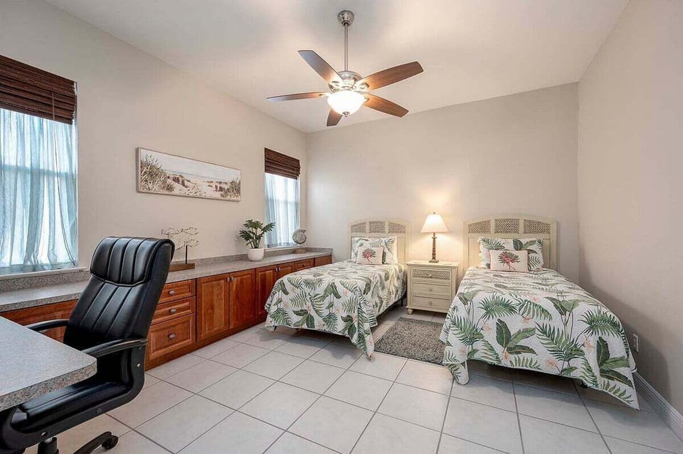 Twin Bedroom with Garden View
