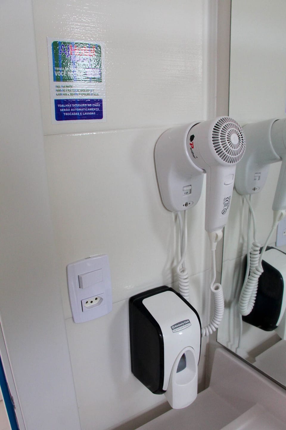 Shower, free toiletries, towels