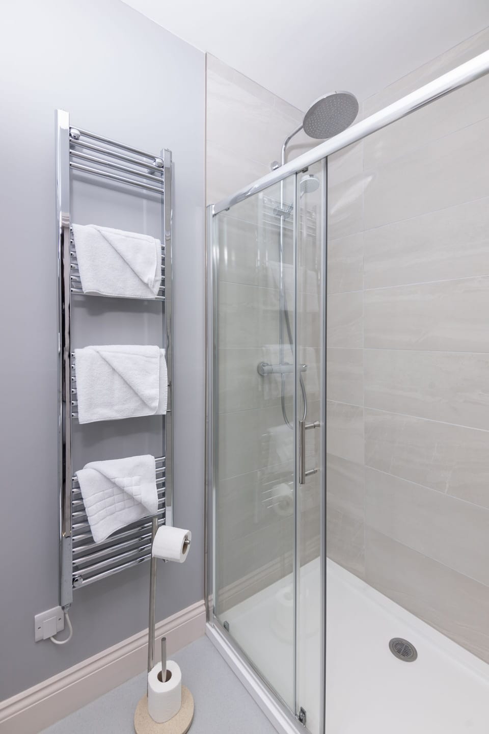 Double Room, Ensuite | Bathroom | Shower, rainfall showerhead, towels, soap