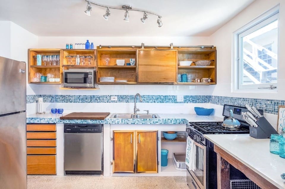 Kitchen, Fully Equipped & gas stove works during power outages.