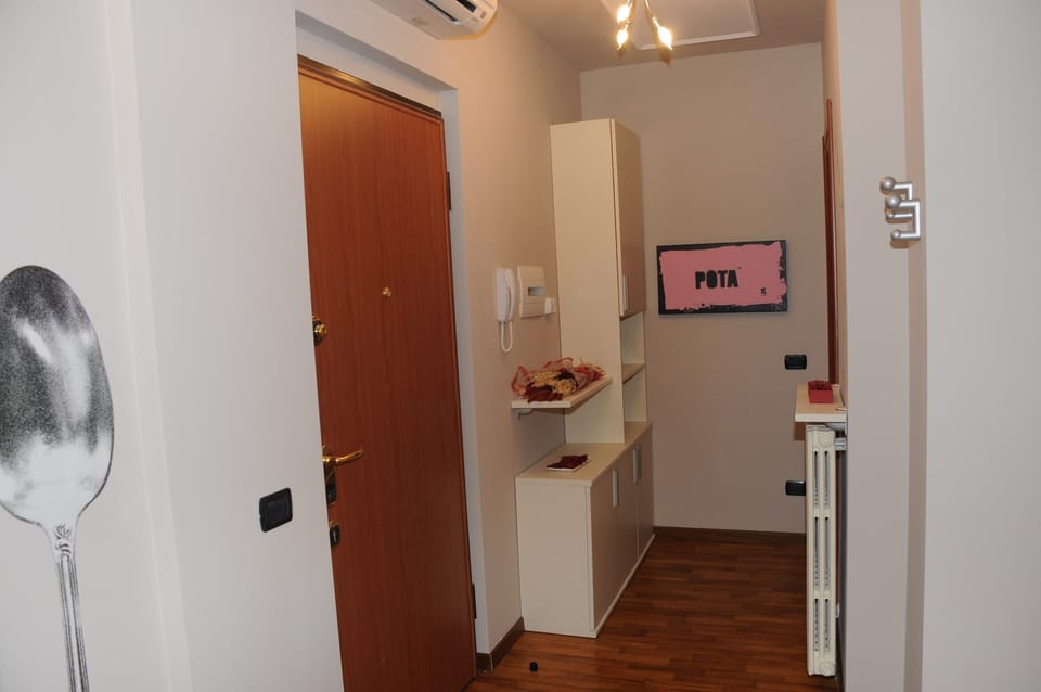 Studio, 2 Twin Beds | WiFi (free)
