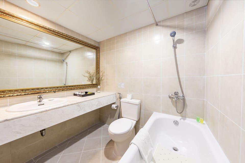 Executive Double Room, 1 Queen Bed, Balcony, City View | Bathroom | Combined shower/tub, deep soaking tub, designer toiletries, hair dryer