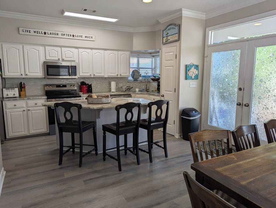 Full Kitchen with door to the pool.