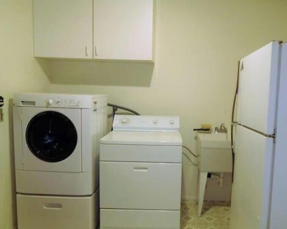 Laundry/ fridge - The laundry room doubles as a GREAT mud/snow room with its own outside entry.  Wet swim or snow clothes can go straight in!  There is also a laundry sink for those wet clothes from snow play or swimming.