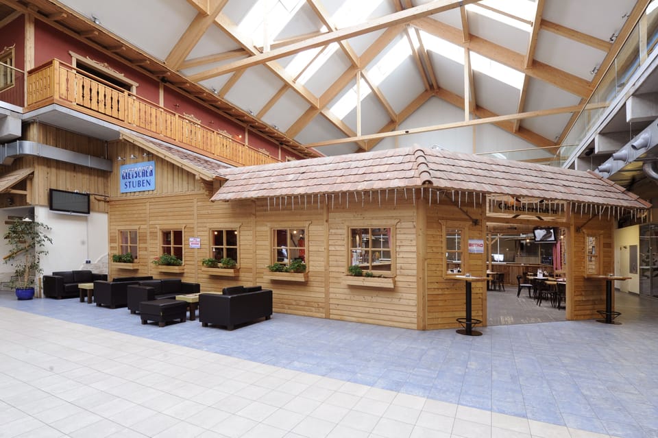 2 restaurants, breakfast, lunch, dinner served; international cuisine