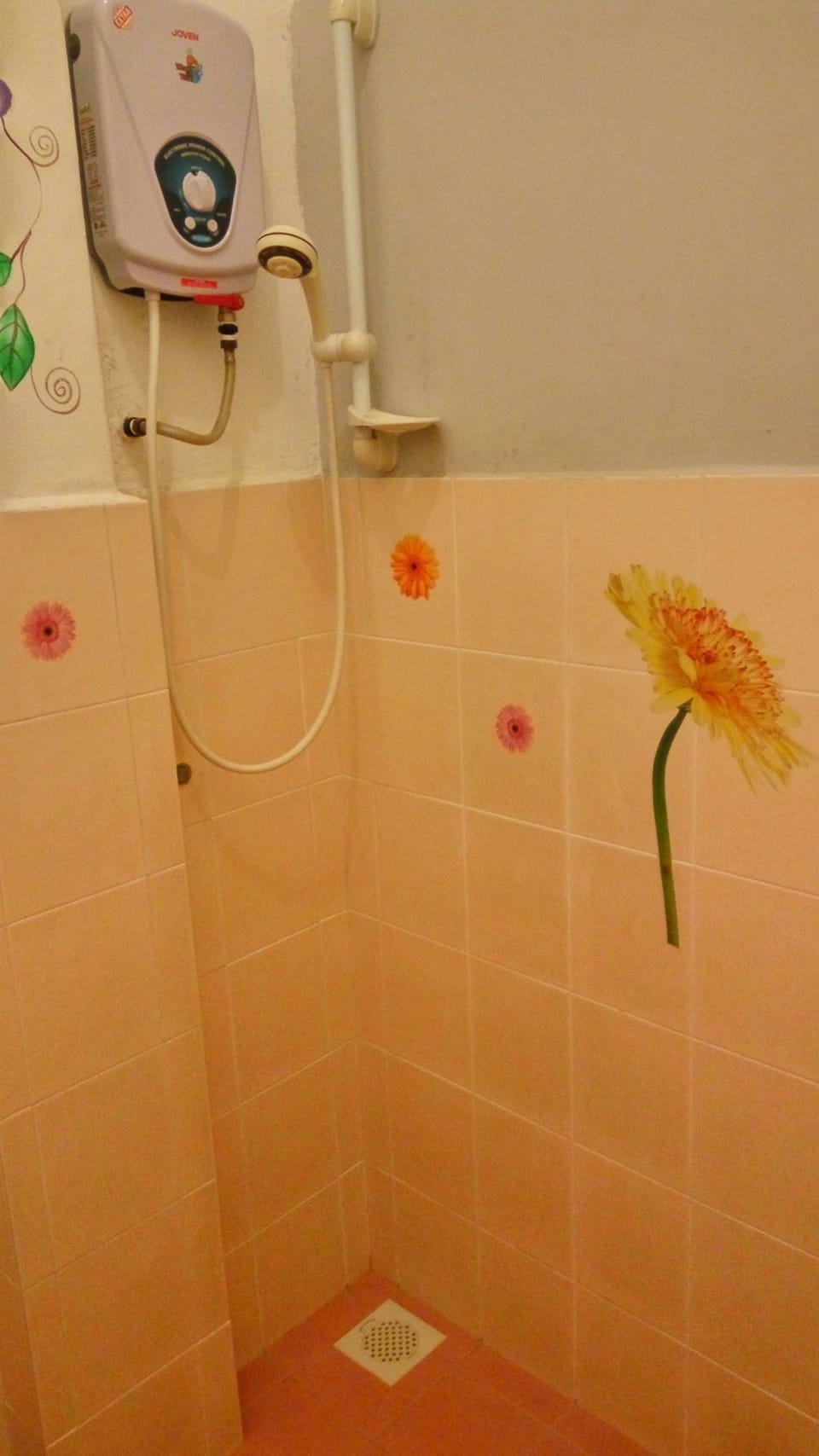 Triple Room, Private Bathroom | 1 bedroom, iron/ironing board, free WiFi, bed sheets
