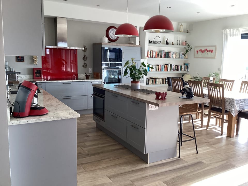 Kitchen & Dining