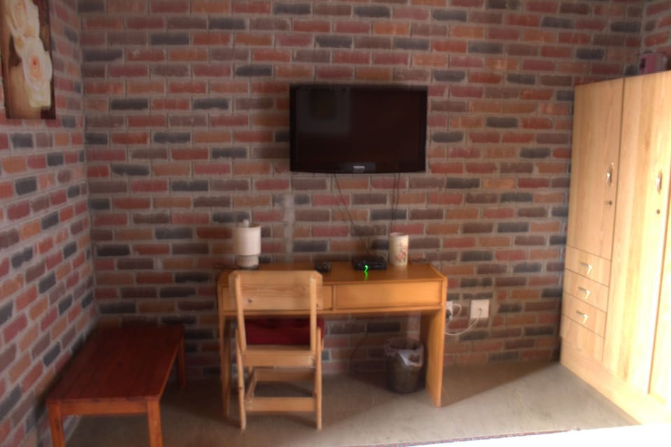 Family Room | Room amenity