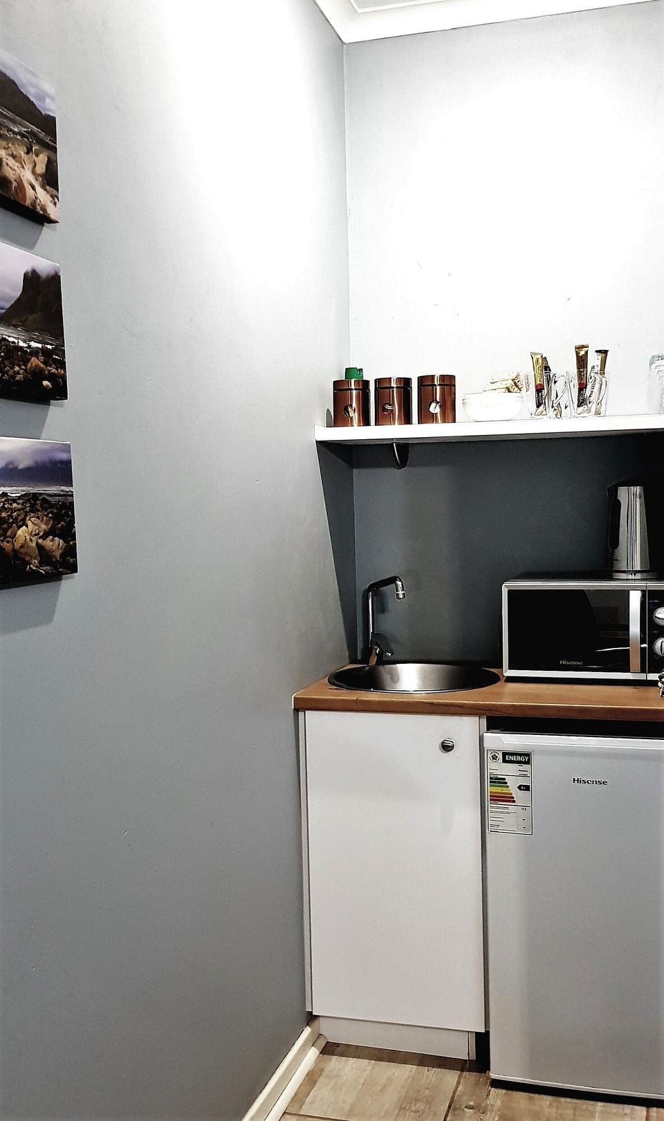 Triple Room (2) | Private kitchen | Mini-fridge, microwave, electric kettle, cookware/dishes/utensils