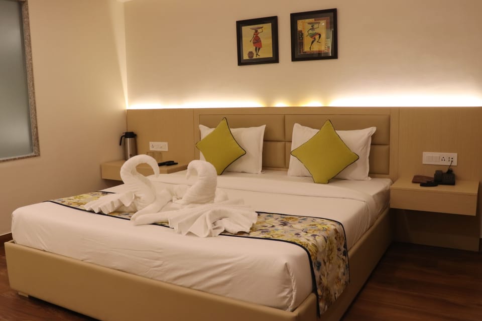 Deluxe Room, 1 Double Bed, City View | WiFi (free)
