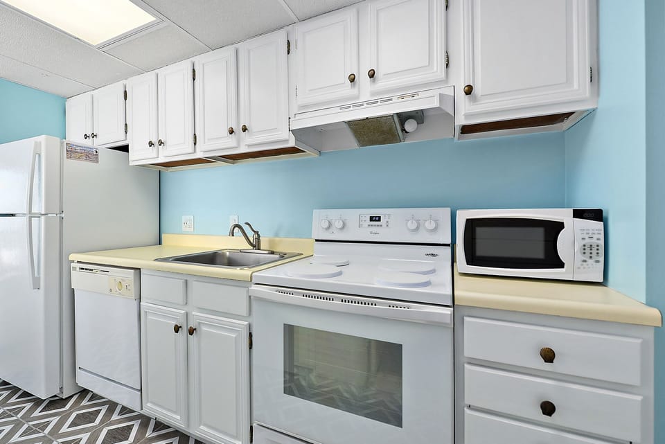 Full-Size Kitchen