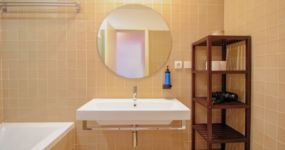 Luxury Apartment, 2 Bedrooms, City View | Bathroom | Bathtub, designer toiletries, hair dryer, towels