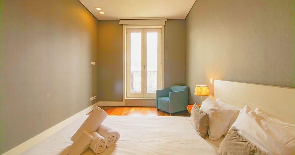 Luxury Apartment, 2 Bedrooms, City View | Premium bedding, individually decorated, desk, laptop workspace