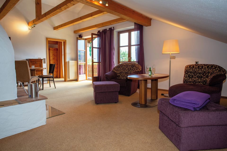 Suite, Balcony, Mountain View (Muenchen) | Minibar, in-room safe, blackout drapes, WiFi (free)