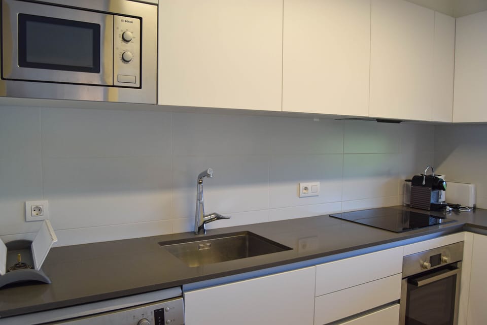 Apartment in front of the beach - Two  double rooms . pool-internet-parking.SPCB