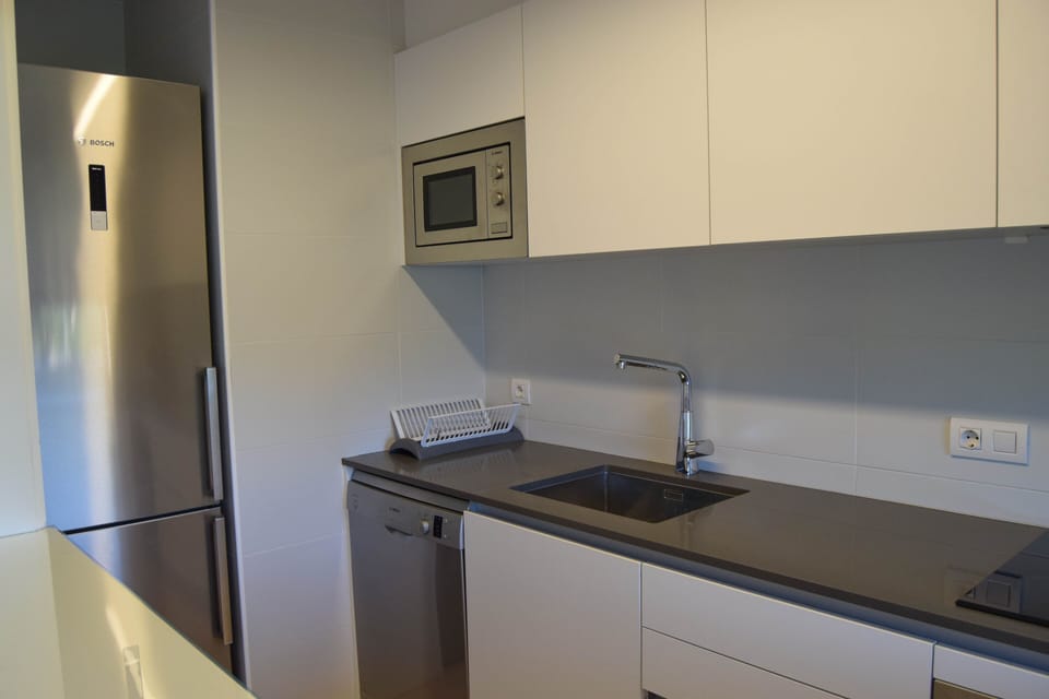 Apartment in front of the beach - Two  double rooms . pool-internet-parking.SPCB