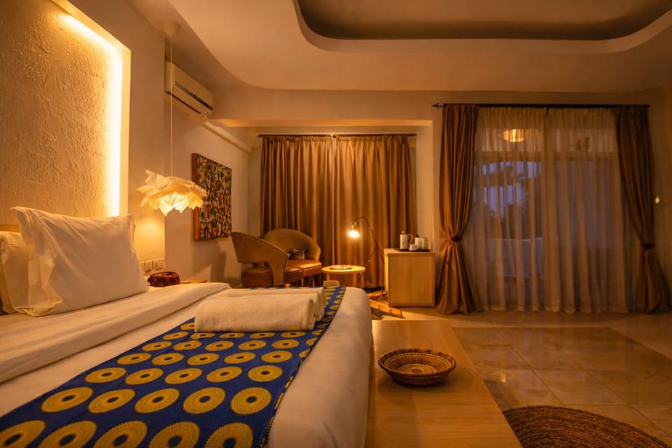 Executive Suite, 1 King Bed, City View | Egyptian cotton sheets, premium bedding, in-room safe, desk