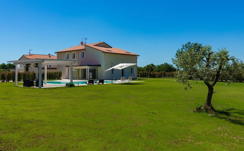 Property, Home, House, Land Lot, Real Estate, Building, Estate, Grass, Residential Area, Architecture