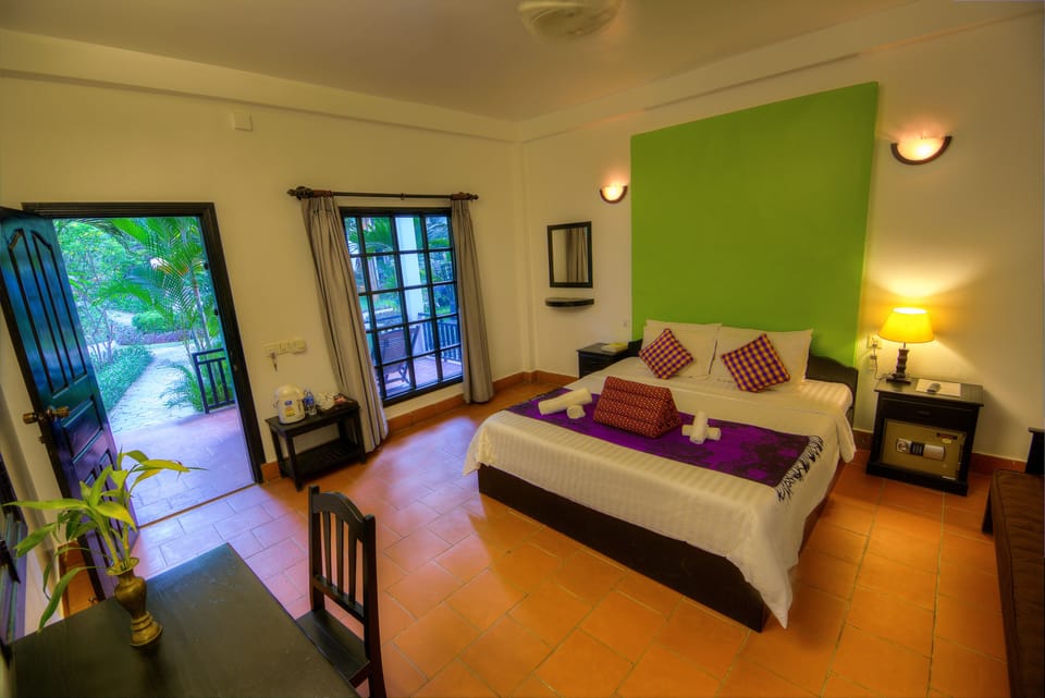 Premium bedding, pillowtop beds, minibar, in-room safe